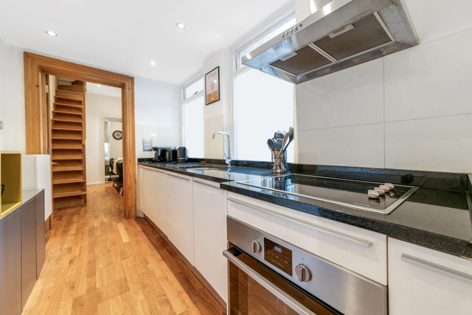 Easy 8mins Walk To Hyde Park, 13mins Walk To Oxford Street